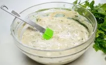 Класичний салат Цезар з куркою. цезар