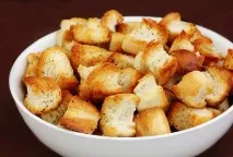 Класичний салат Цезар з куркою. цезар