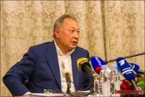 Курманбек Бакієв написав книгу його