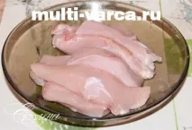 Курка в тесті в мультиварці тесті