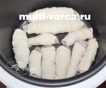 Курка в тесті в мультиварці курка