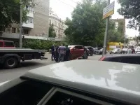На Чернишевського евакуювали розбитий червоний - Мерседес, Новини Саратова та області - чернишевського