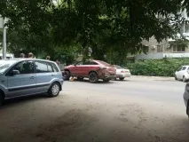 На Чернишевського евакуювали розбитий червоний - Мерседес, Новини Саратова та області - розбитий