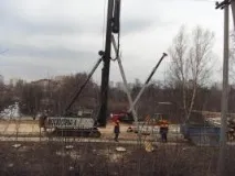 На Водниках продовжується будівництво естакади естакади