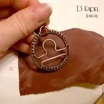 Плетемо кулон «Ваги» з дроту в техніці wire wrap – Ярмарок Майстрів кулон