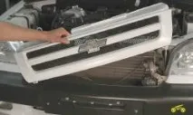 Ремонт Шевроле Нива Зняття та встановлення облицювання радіатора Chevrolet Niva шевроле