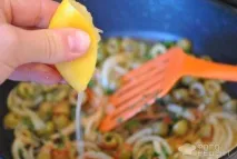 Рецепт Курка в соусі, з оливками курка