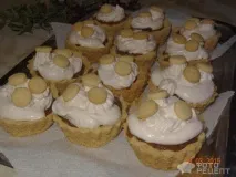 Рецепт Тістечка Кошички з білковим кремом, Грибочки з дитинства тістечка