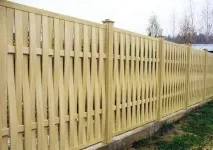 Які бувають види дерев’яних парканів, огляд переваг яних