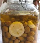 Солоні оливки воду