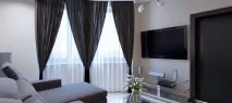 Скляна тумба під ТВ з металом, з дверцятами, кутова. тумба