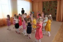 Сценарій концерту «День матері» сценарій