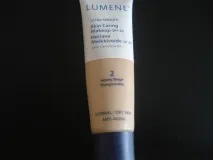 Доглядає тональний крем Ultra Smooth від Lumene - чудова текстура проти неприємної віддушки доглядає