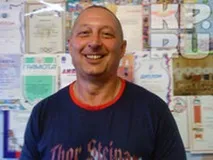 Вставши босий, з гирями, на скло, кузбаський хлопець позбувся діагнозу «параліч» босий