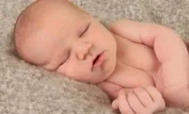Холодний піт у дитини – причини появи у дітей може
