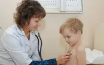 Холодний піт у дитини – причини появи у дітей дитини