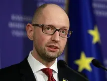 Яценюк повеселив твітом у стилі Кличка та дівчат з подарунком яценюк