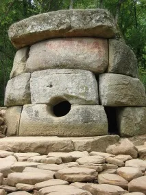 Дольмени. Про загадку дольменів лише