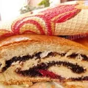 Бісквітний рулет з вишнею рулет