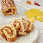 Бісквітний рулет з вишнею вишнею