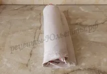 Бісквітний рулет з вишнею вишнею