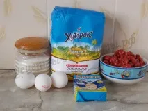 Бісквітний рулет з вишнею рулет
