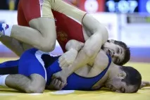 Борців хочуть підняти з колін колін