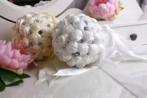 Як зробити гарний весільний букет з атласних стрічок у домашніх умовах букет