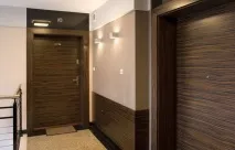 Дизайнерське оформлення вхідних дверей квартири та приватного будинку дизайнерське