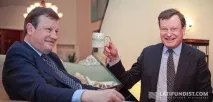 головна