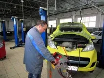Як часто слід змінювати трансмісійну рідину в коробці рідину