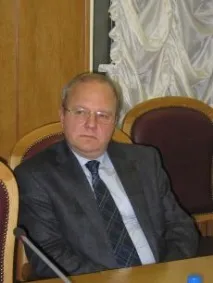 кому