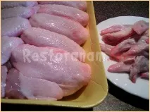 Курячі крильця з картопляним пюре пюре
