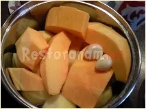 Курячі крильця з картопляним пюре курячі