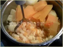 Курячі крильця з картопляним пюре крильця