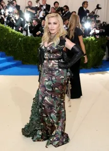 Манікюрзірок із червоної доріжки Met Gala 2017, який варто повторити манікюрзірок
