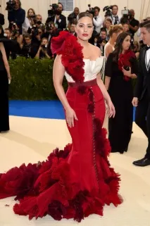 Манікюрзірок із червоної доріжки Met Gala 2017, який варто повторити манікюрзірок