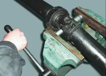 Як замінити хрестовину стопорне