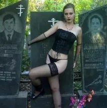 Чи можна фотографувати людей на цвинтарі можна