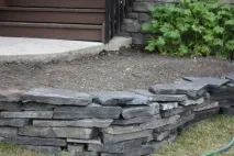 Клумба з каменю - пристрій, догляд та проблеми пристрій