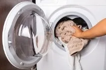 Чому пральна машина при віджимі стрибає та зміщується віджимі