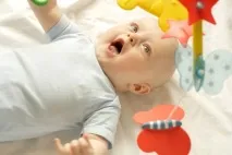 Розвиток дитини на 5 місяців фізичні та емоційні навички п’ятимісячного віку розвиток