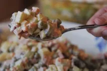 Тухлий олів’є, риба з душком придатності