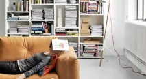Вузька книжкова шафа для маленької квартири шафа