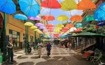 У тіні переносного бані, частина 2 Літаючі, стріляючі та любовні (символіка парасольки в культурі), тіні