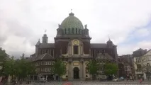 Залягти на дно в Шарлеруа місто на зворотному боці Європи зворотному