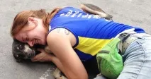 150 хворих собак жили на цвинтарі та голодували, доки не прийшла їхня рятівниця, Мур ТВ цвинтарі