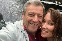 67-річний Борис Грачевський похвалився фігурою молодої дружини на пляжі в Сочі, Журнал Cosmopolitan борис