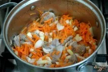 Курячі шлуночки тушковані з вершками. курячі
