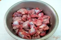 Курячі шлуночки тушковані з вершками. шлуночки